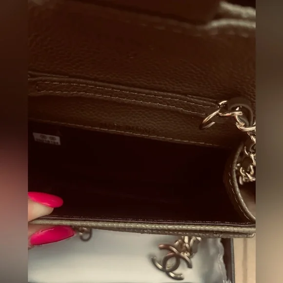 🥑 🚫SOLD🚫Chanel Mini Quilted Bag with iconic Gold braided Chain Vegan leather - Picture 5 of 5